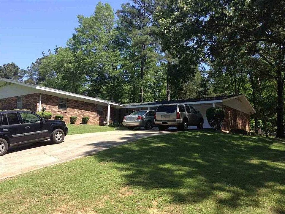 1st image of 210 Carriage Hills Dr