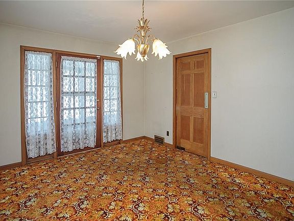 5th image of 9906 Rosewood Ave