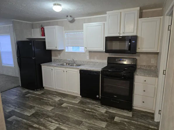 1301 Devils Glen Rd, Bettendorf, IA