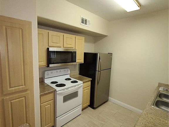 4th image of 8000 W Badura Ave #1097