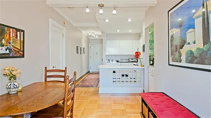 Sold by Fenwick Keats Real Estate | media 10