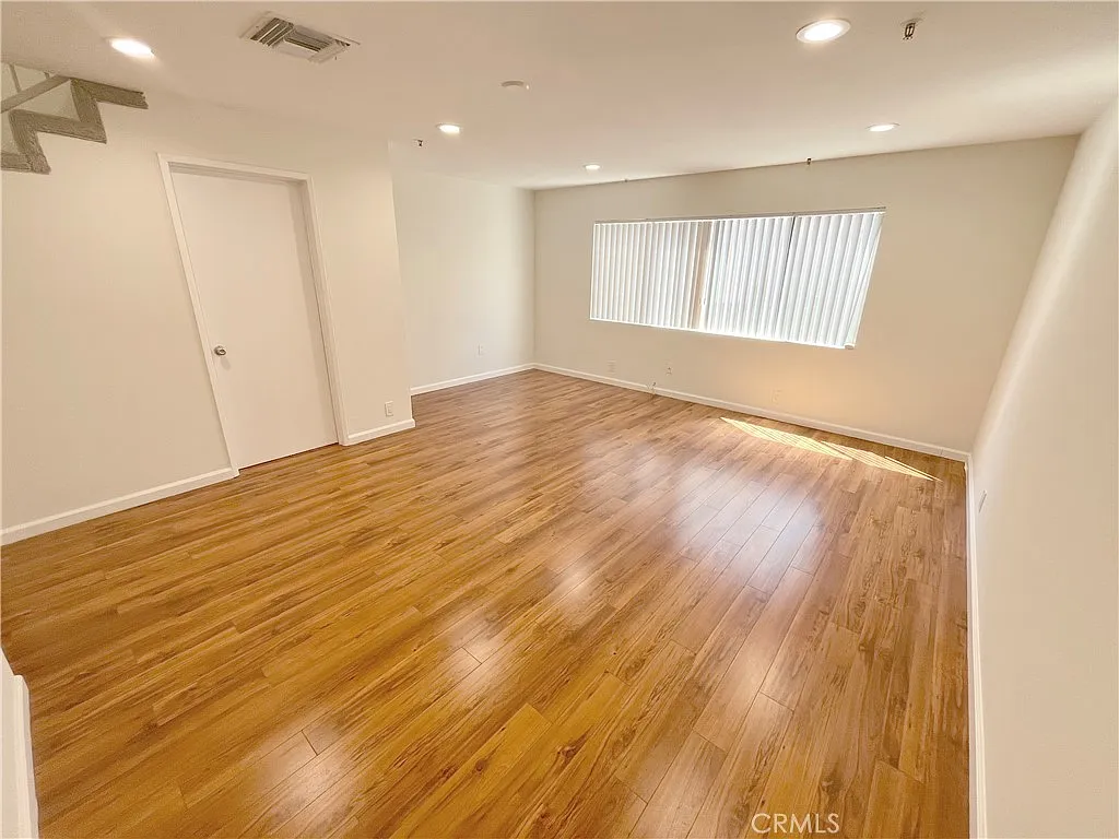 2 bed, 1.5 bath, 1100 sqft, $2,250 — Photo 2