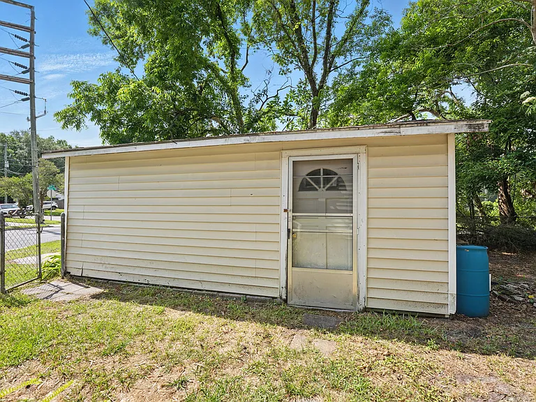 830 Nelson St — Photo 24