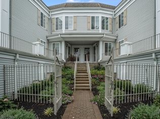 108 Riveredge Dr #108, Chatham, NJ 07928