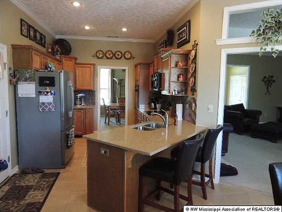 4th image of 2030 Wood Hill Dr