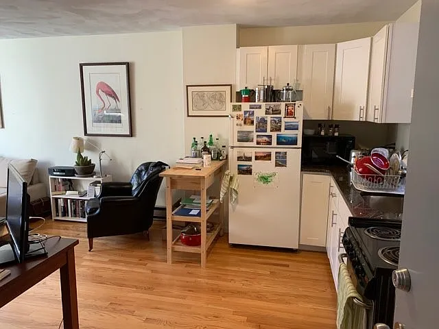 1 bed, 1.0 bath, $2,600 — Photo 2