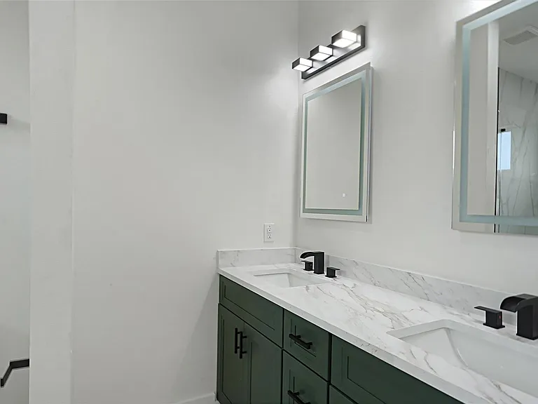 1313 Knight St #2 — Photo 7
