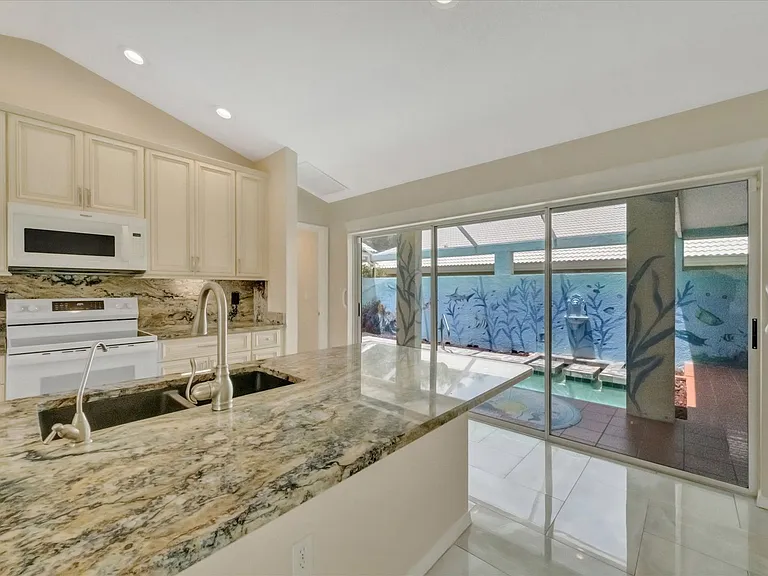 1016 Harbor Town Dr — Photo 13