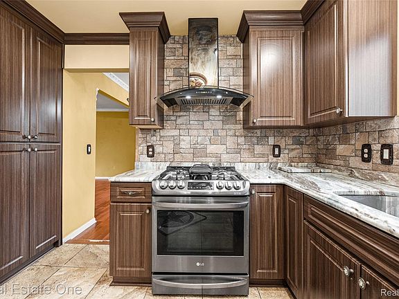 5th image of 7295 W Maple Rd