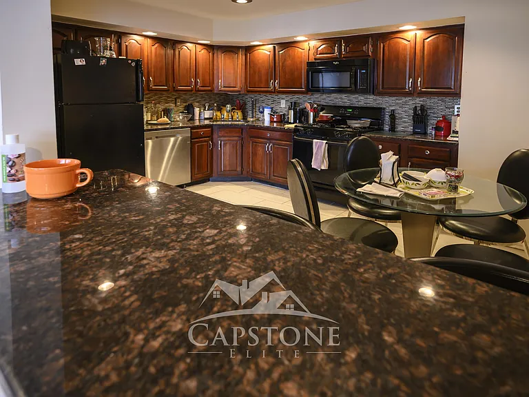67 Vaughan Dr #1 — Photo 2