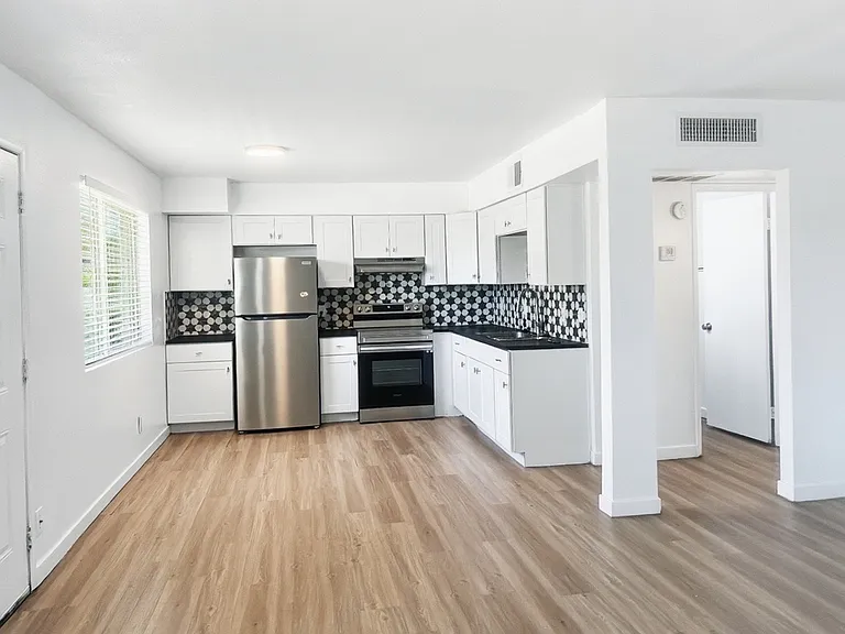 1808 N 31st St #8 — Photo 18