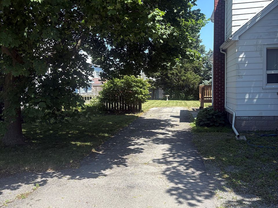1st image of 40 Oakwood St