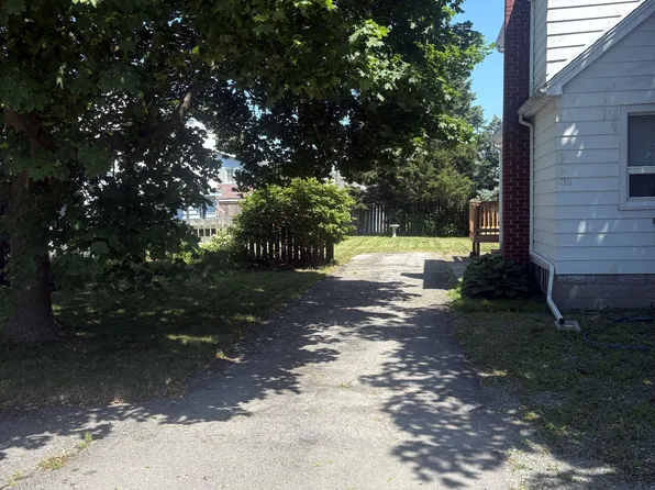 40 Oakwood St, Pt Colborne, ON L3K 5E9