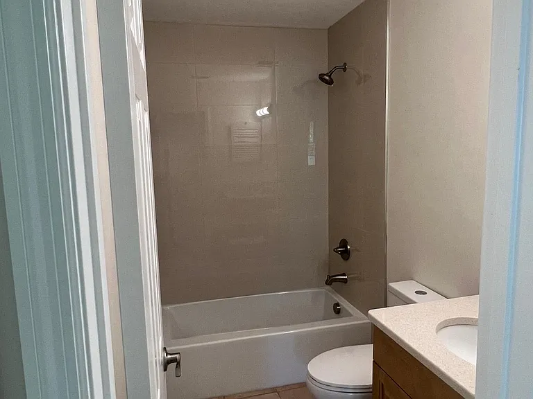 5127 NW 26th Pl — Photo 6