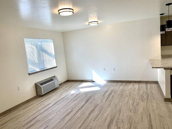 4th image of 2201 11th Ave Unit 3