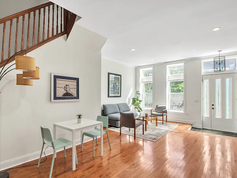 708 Newington Ave — Photo 3