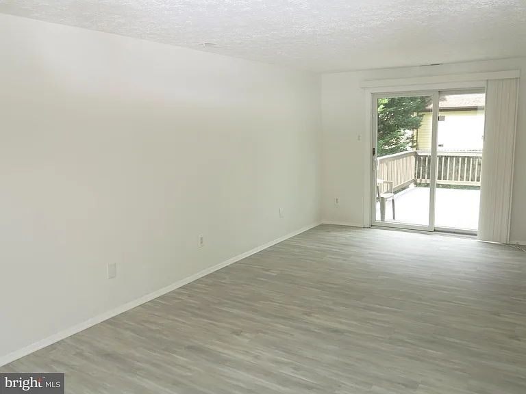 8406 Woodford Ct — Photo 15