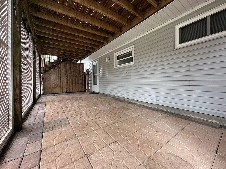 Gervon Ct — Photo 8