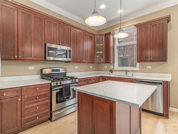 4th image of 255 W Wood St