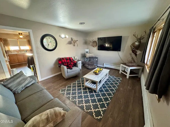 304 Main St S, Glen Ullin, ND 58631