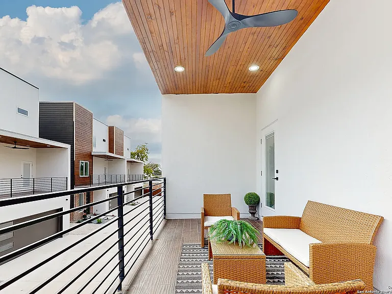 1019 S Hackberry St #201 — Photo 19
