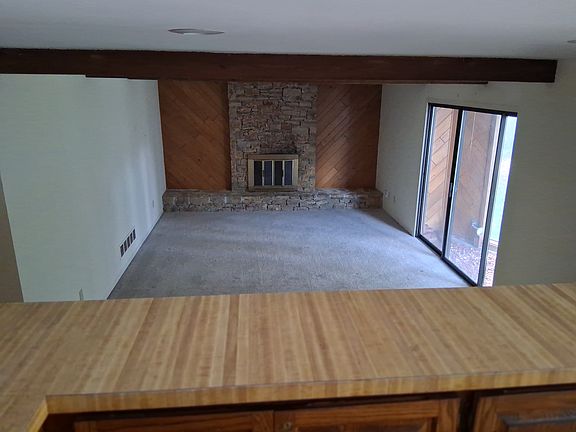 5th image of 8924 Country Hill Ct