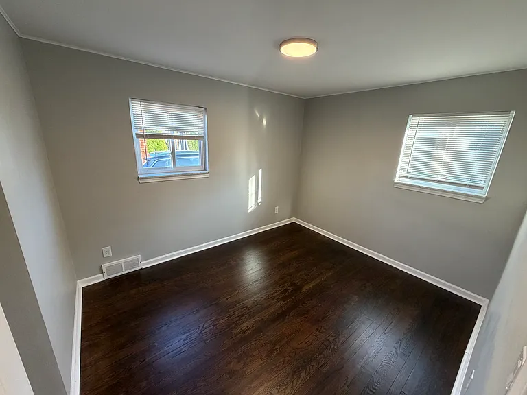 21523 Stephens St — Photo 12