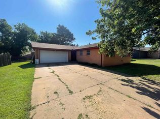 913 Hillcrest Dr, Enid, OK 73701