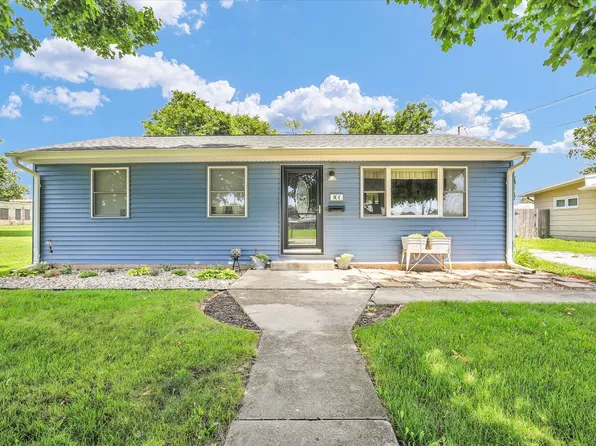 906 E Daggy St, Tuscola, IL 61953