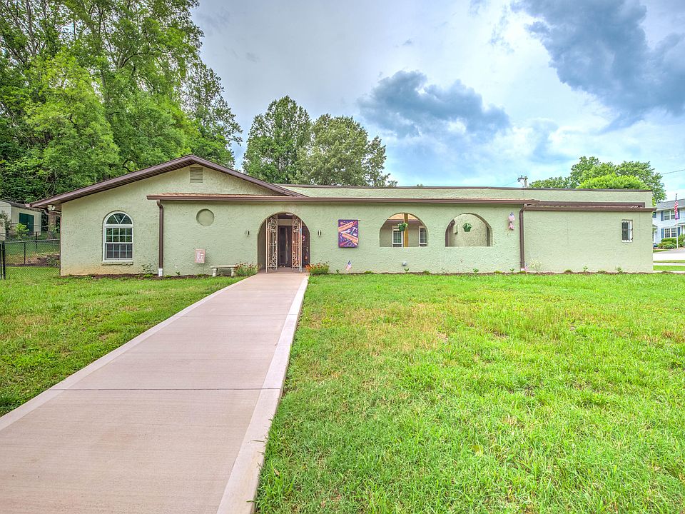 1st image of 635 Woodland Dr