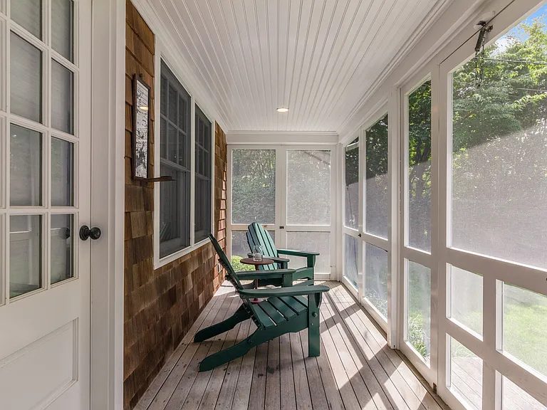 21 Hedges Ln — Photo 2