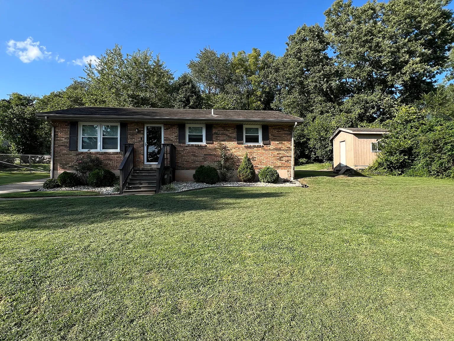 3 bed, 1000 sqft, $1,400 — Photo 2