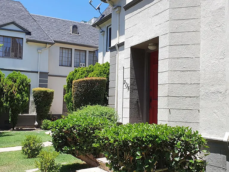 917 S Hobart Blvd — Photo 14