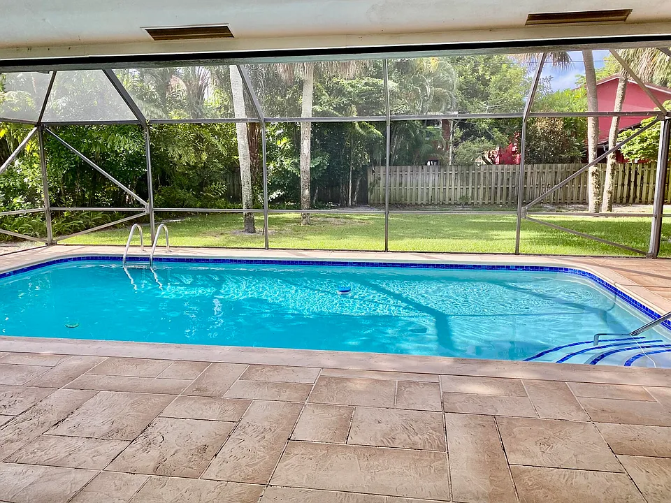 1140 SW 15th St