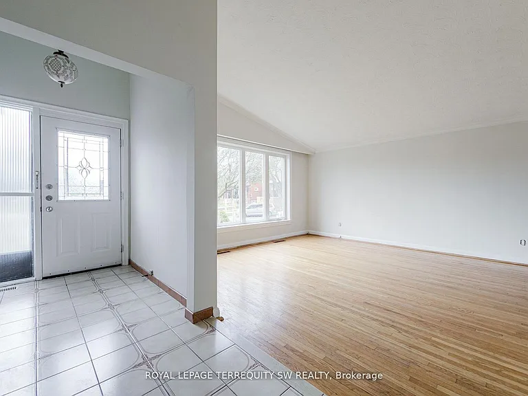 35 Euphrasia Dr — Photo 10