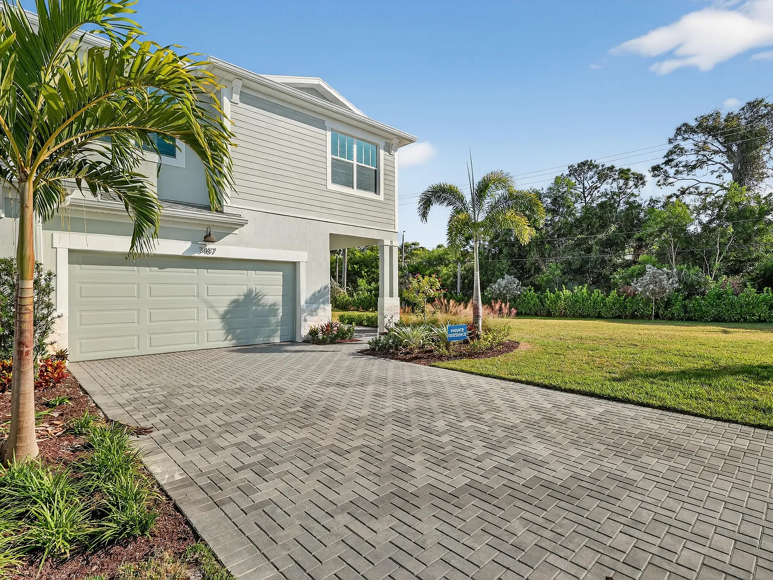 3 bed, 2.5 bath, 2351 sqft, $3,550 — Photo 3