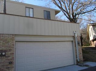 2216 Country Ln, Minnetonka, MN 55305