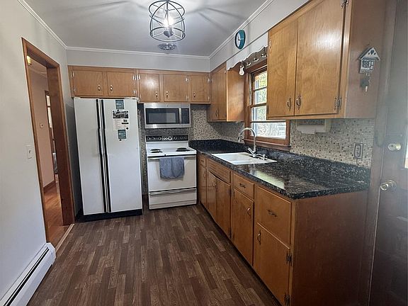 4th image of 22 Greenvale Farms Road