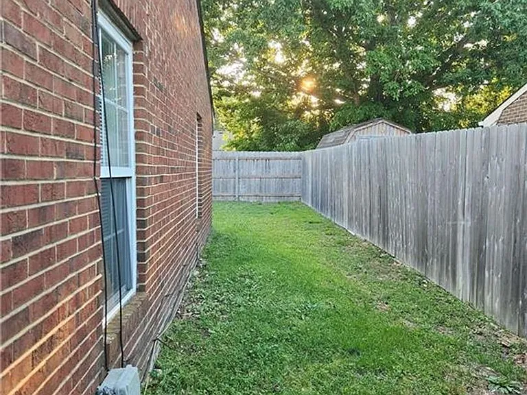 6045 Bradford Dr #B — Photo 30