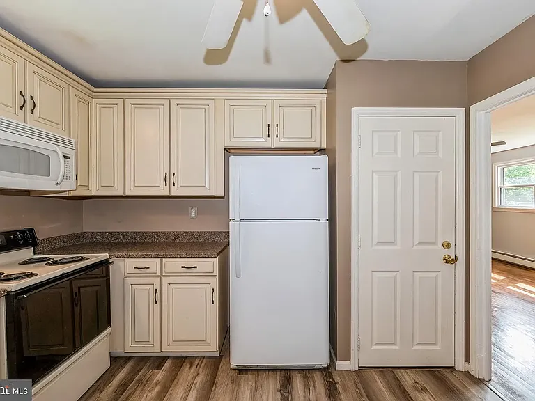 85 Dallas Ave — Photo 9