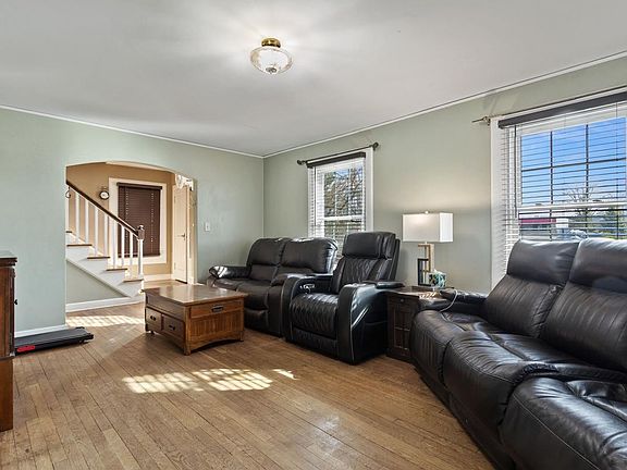 3rd image of 1709 White Bear Ave N