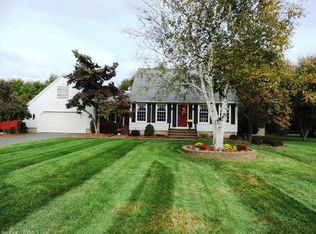 6 Catherine Ln, Suffield, CT 06078