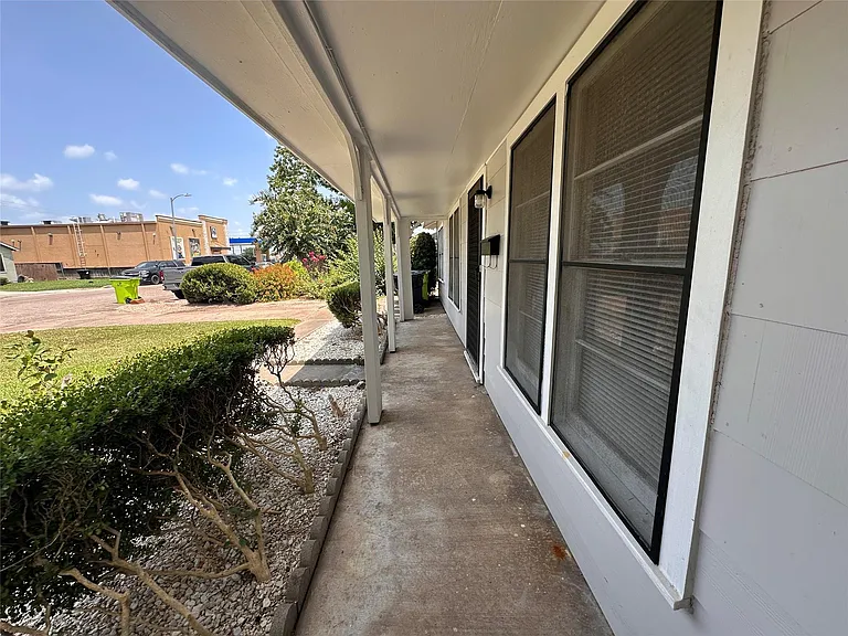 1121 Millie St — Photo 45