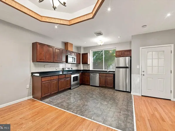 2323 S Alder St, Philadelphia, PA 19148