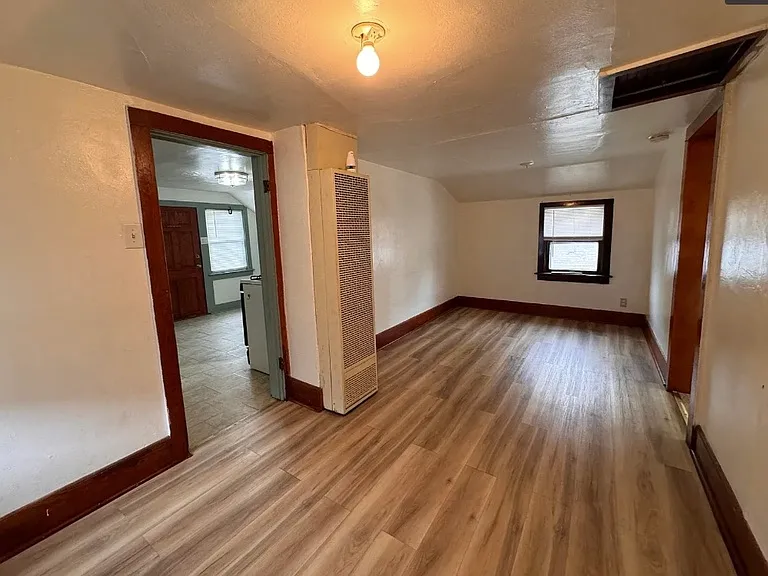 1527 Indiana Ave — Photo 6