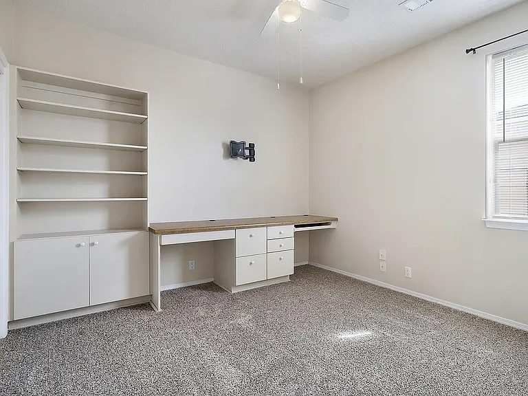 6616 Freemont Hills Loop NE — Photo 4