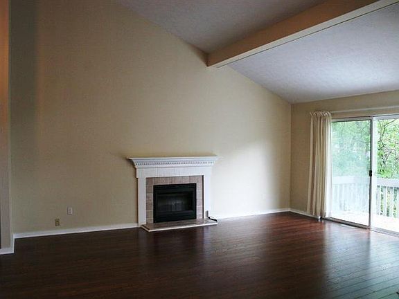 3rd image of 60 Twin Lakes Dr