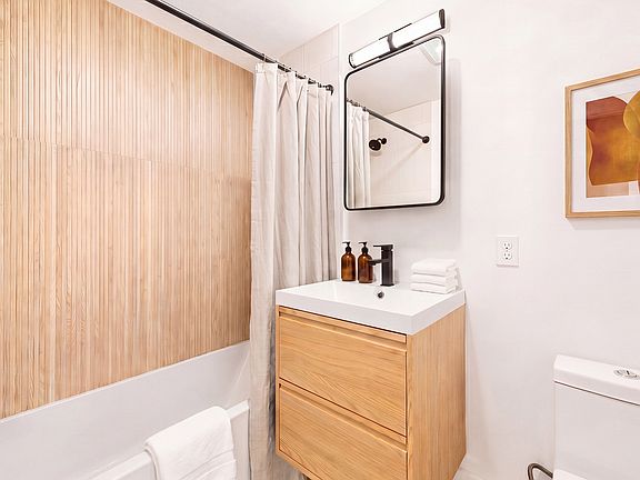 4th image of 18 Creighton St APT 1