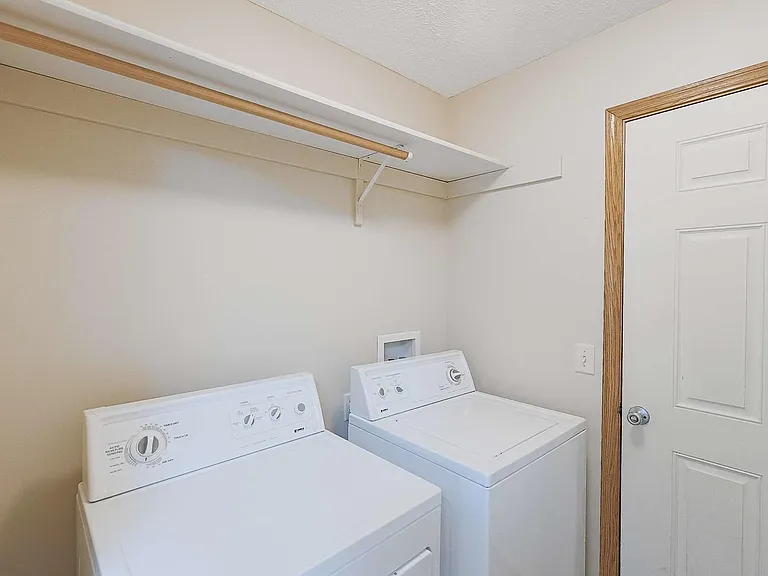 5824 NW 14th Ct — Photo 7