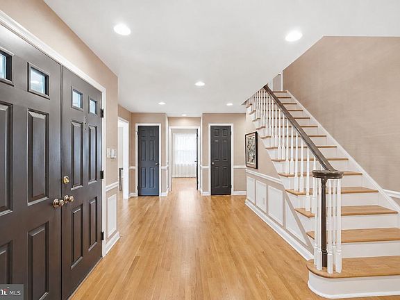 3rd image of 7556 Pepperell Dr